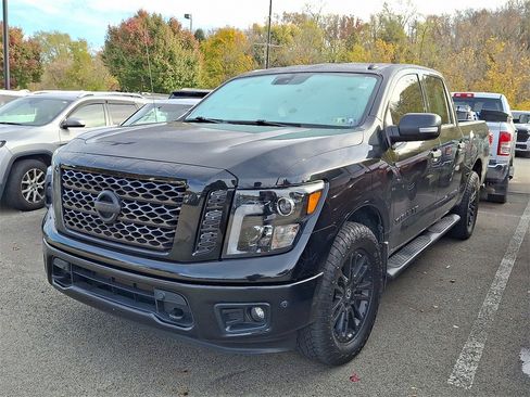 Used 2019 Nissan Titan SV w/ SV Convenience Package image 3