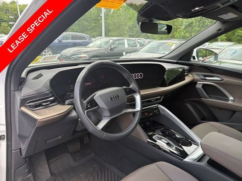 Certified 2025 Audi Q5 Premium w/ Convenience Package AWD/4WD image 4