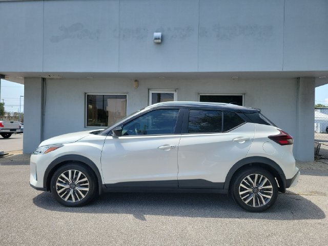 Used 2024 Nissan Kicks SV FWD image 2