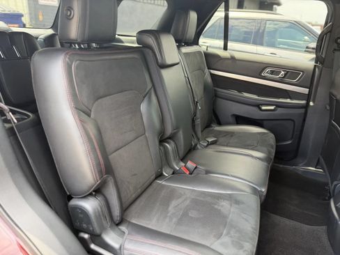Used 2018 Ford Explorer XLT w/ Equipment Group 202A AWD/4WD image 20