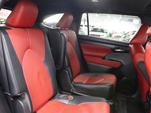 Used 2022 Toyota Highlander XSE image 10