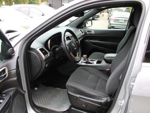 Used 2017 Jeep Grand Cherokee Laredo w/ Quick Order Package 23E image 23