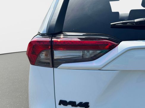 Certified 2023 Toyota RAV4 LE AWD/4WD image 9