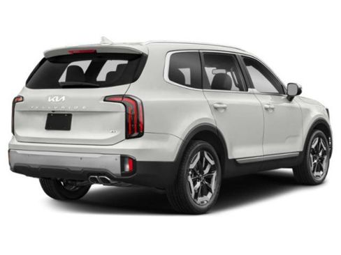 Used 2023 Kia Telluride EX w/ EX Captain's Chair Package image 7
