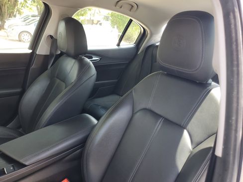 Used 2018 Alfa Romeo Giulia image 17