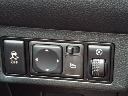 Used 2012 Nissan Versa 1.8 S w/ Plus Pkg FWD image 9
