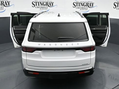 Used 2024 Jeep Wagoneer L Series II w/ Flexible Seating Group AWD/4WD image 35