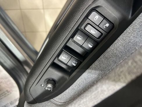 Used 2023 Jeep Compass Latitude AWD/4WD image 18