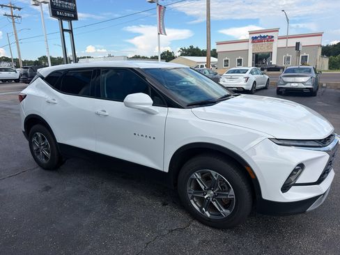 Used 2024 Chevrolet Blazer LT AWD/4WD image 3