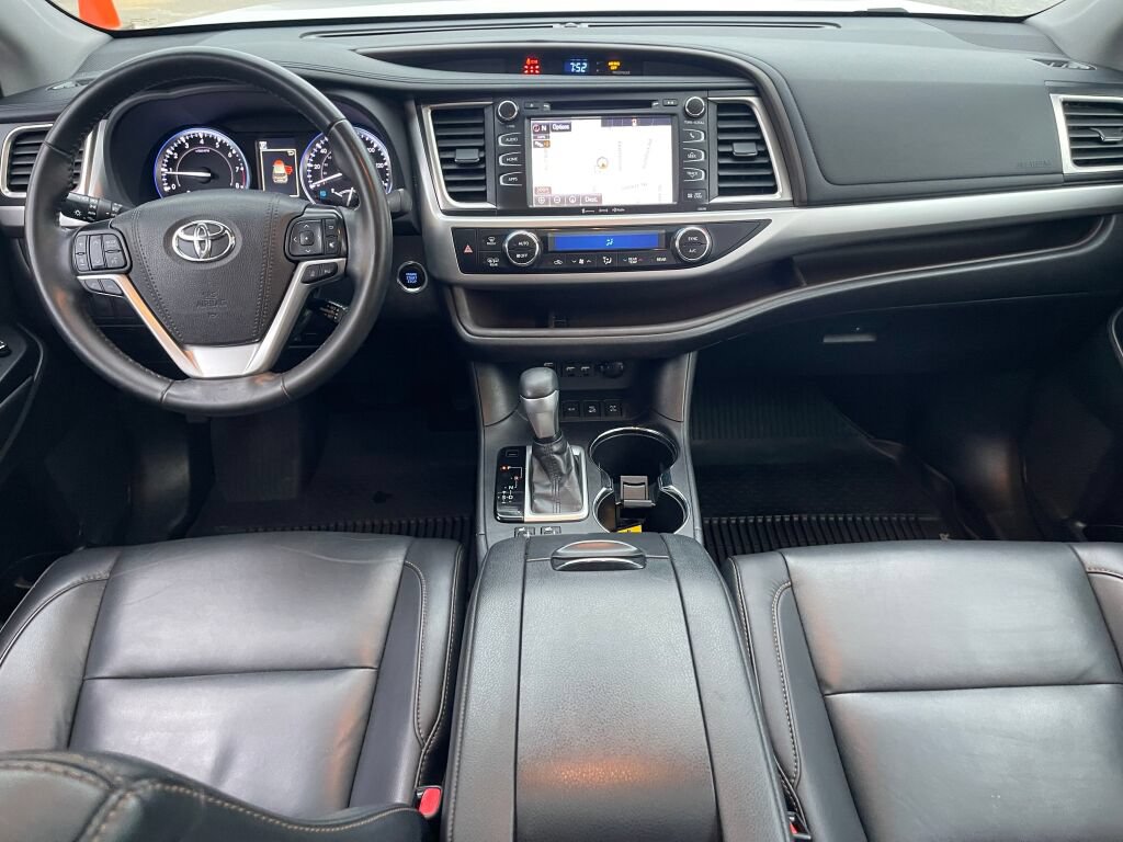 Used 2019 Toyota Highlander XLE AWD/4WD image 35
