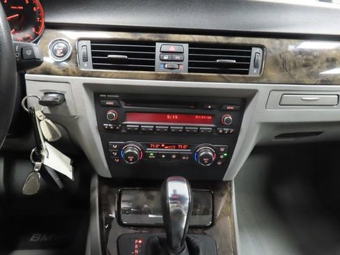 Used 2009 BMW 328i Convertible image 21