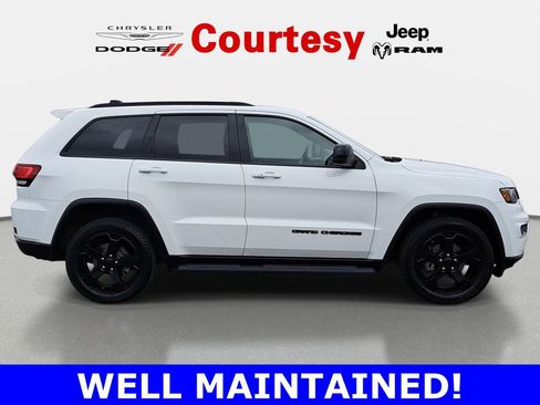 Used 2020 Jeep Grand Cherokee Laredo image 2