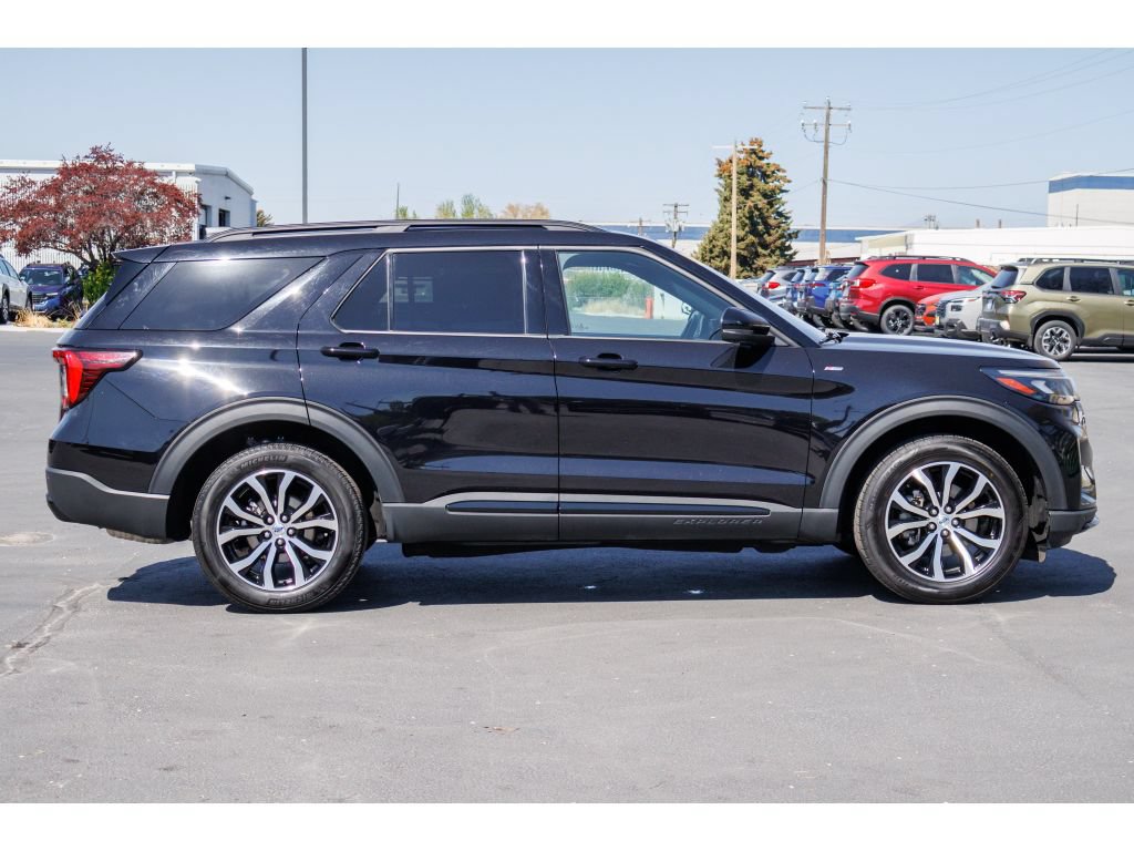 Used 2025 Ford Explorer ST-Line AWD/4WD image 2