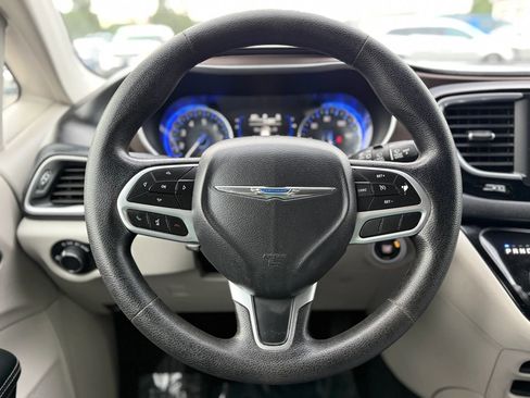 Used 2020 Chrysler Voyager Lxi FWD image 25