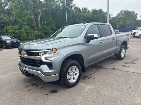 Used 2025 Chevrolet Silverado 1500 LT w/ Convenience Package II AWD/4WD image 3
