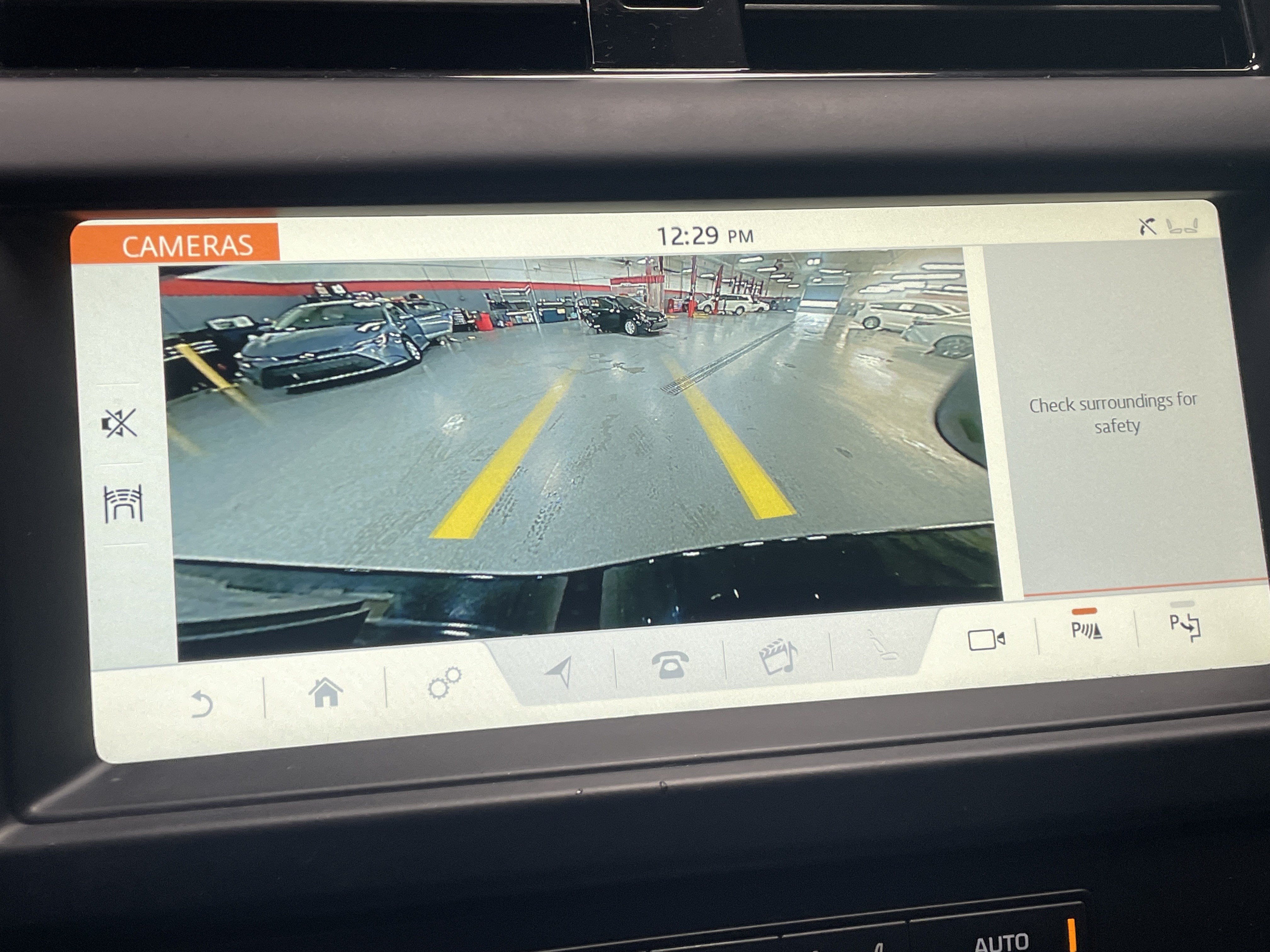 Used 2020 Land Rover Discovery Landmark AWD/4WD image 11