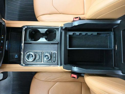 Used 2024 Ford Expedition Platinum AWD/4WD image 39