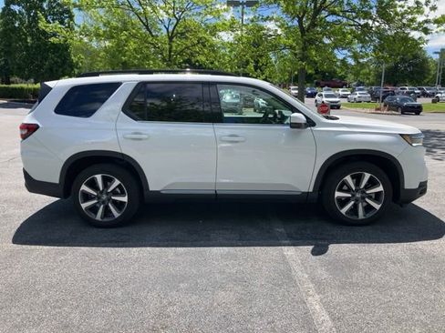 Used 2024 Honda Pilot Touring image 2