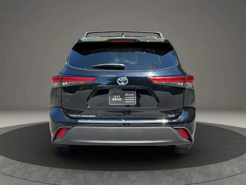 Used 2021 Toyota Highlander XLE FWD image 5