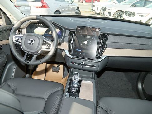 New 2026 Volvo XC90 B6 Plus w/ Protection Package Premier image 25
