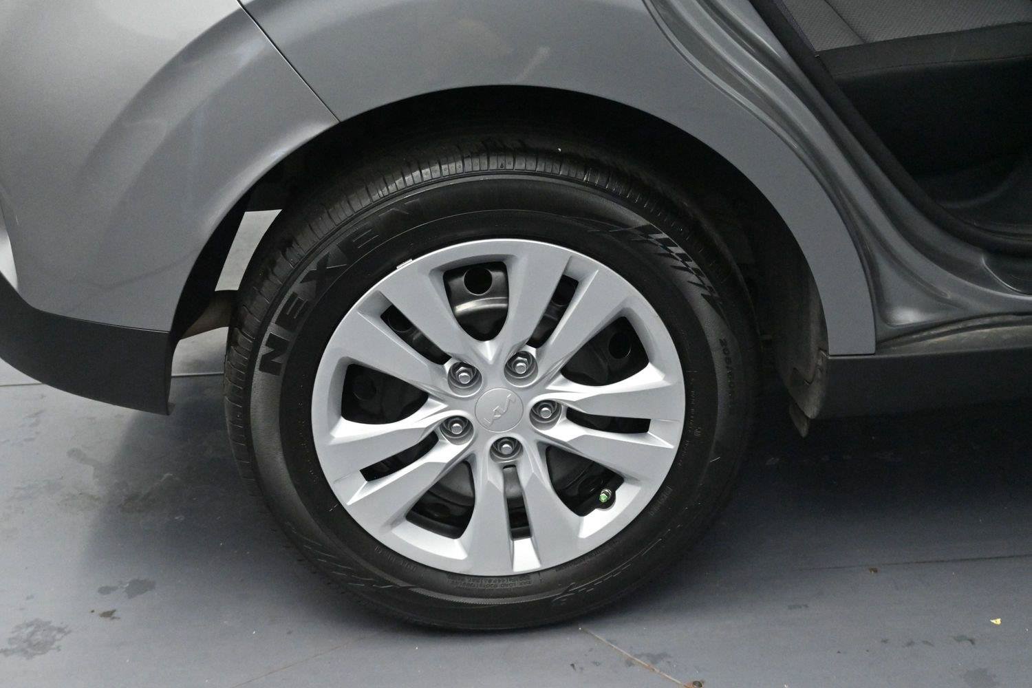 Used 2025 Kia Soul LX FWD image 29
