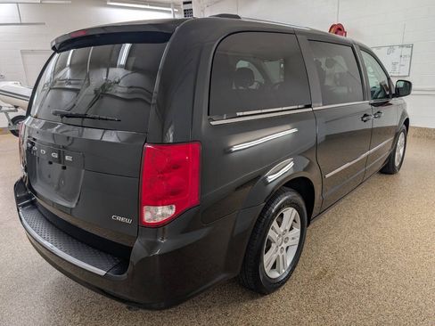 Used 2017 Dodge Grand Caravan Crew FWD image 3