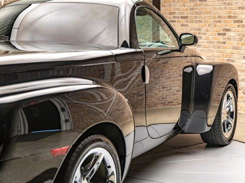 Used 2005 Chevrolet SSR w/ Preferred Equipment Group image 32