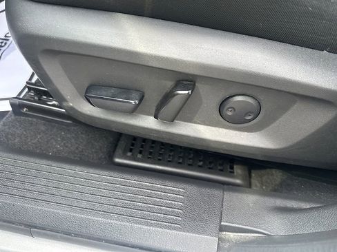 Used 2023 Nissan Rogue SV image 17