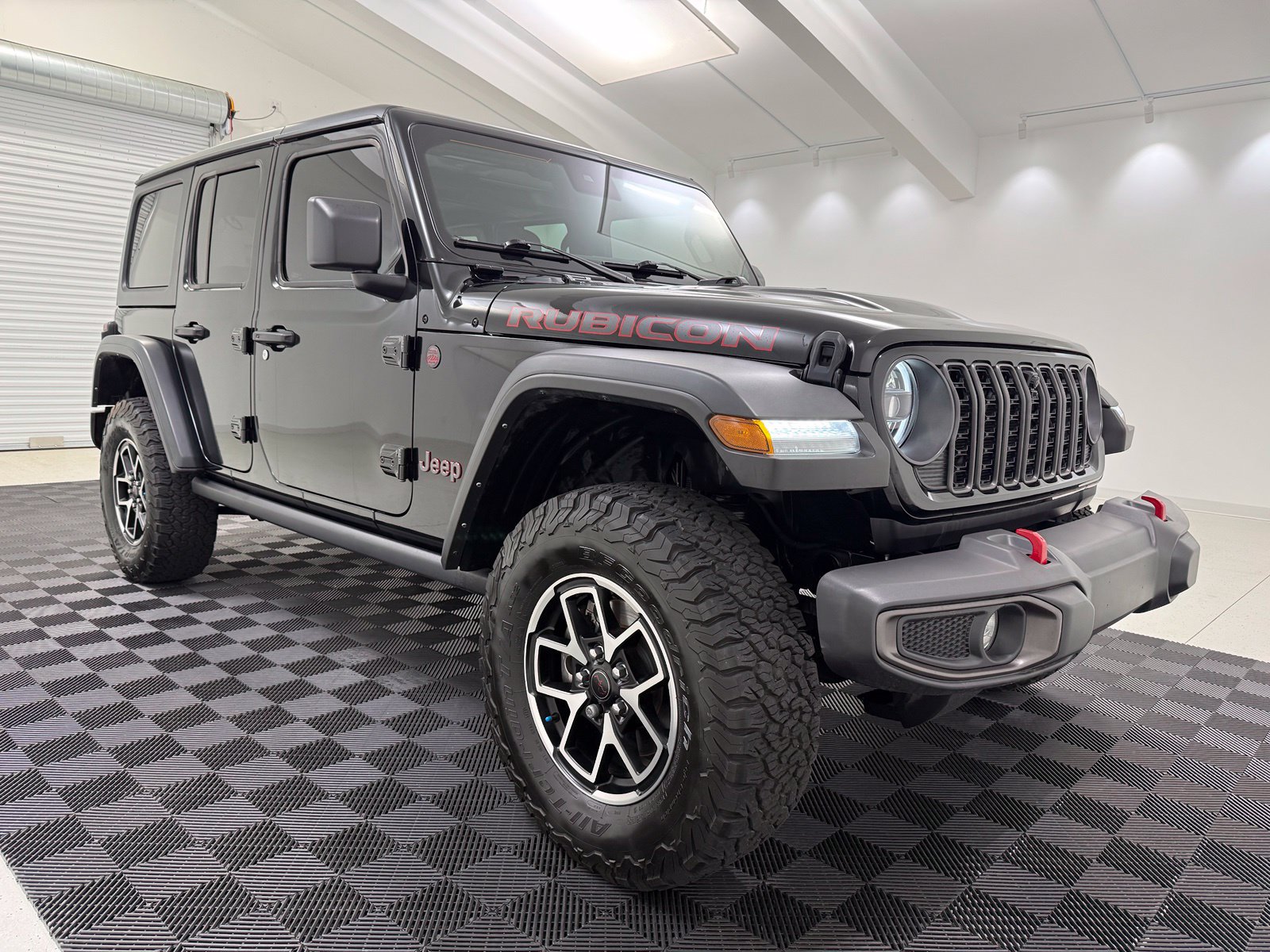 Used 2024 Jeep Wrangler Unlimited Rubicon w/ Technology Group AWD/4WD image 1