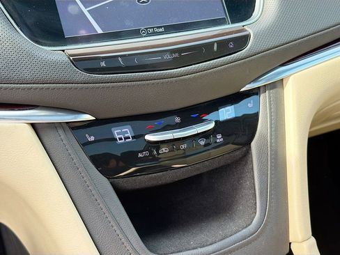 Used 2017 Cadillac XT5 Luxury w/ Driver Awareness Package image 16