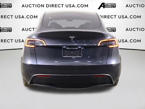 Used 2024 Tesla Model Y Long Range RWD image 3