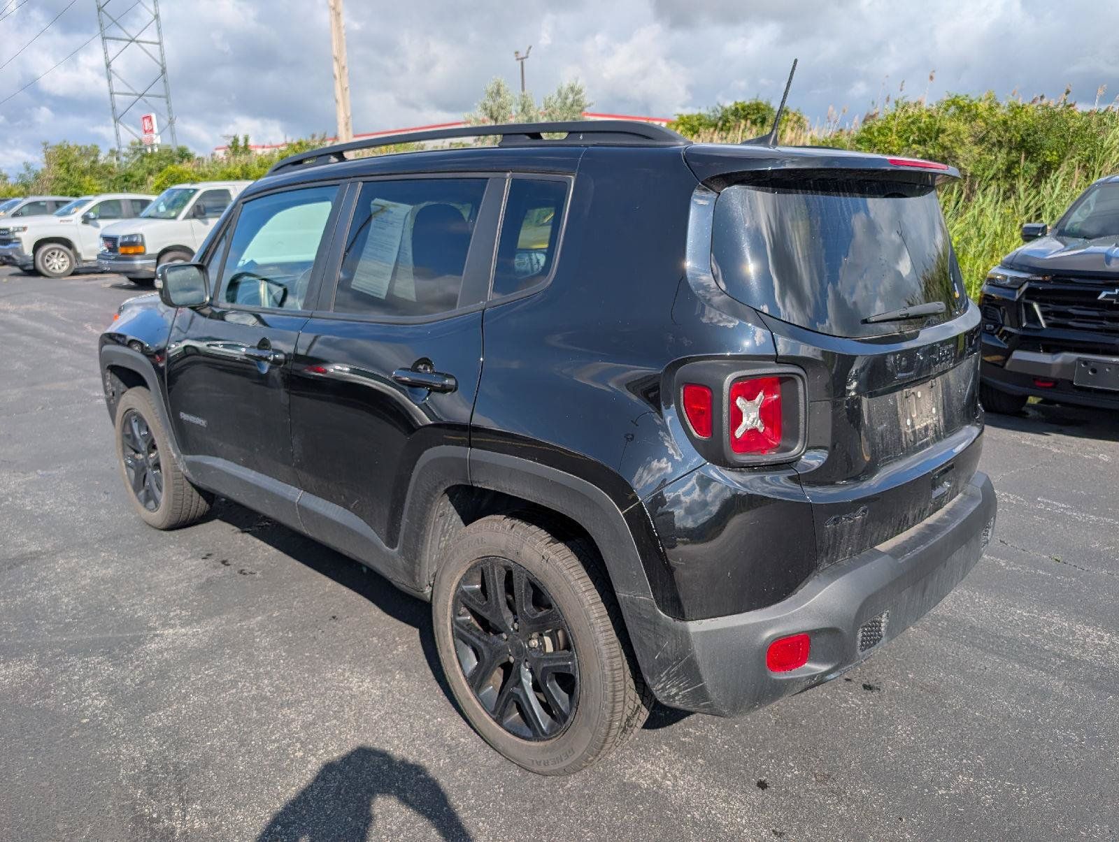 Used 2022 Jeep Renegade Altitude AWD/4WD image 4