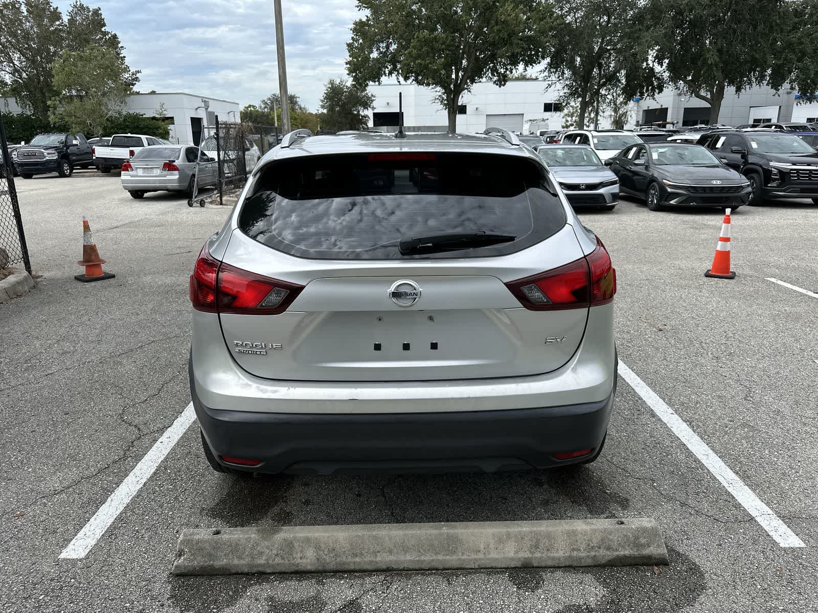 Used 2018 Nissan Rogue Sport SV FWD image 7