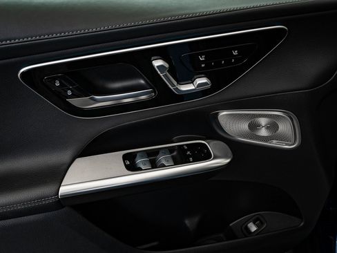 Used 2024 Mercedes-Benz GLC 300 4MATIC w/ AMG Line image 27