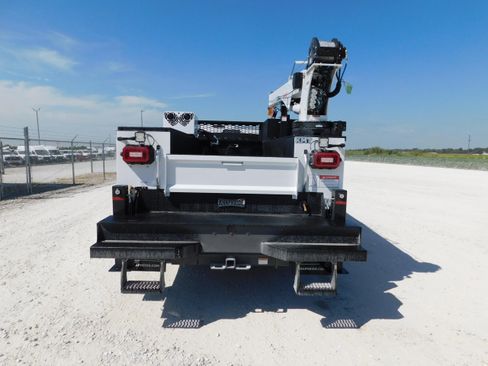 New 2024 RAM 5500 Tradesman w/ Chrome Appearance Group image 3