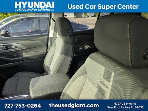 Used 2019 Chevrolet Traverse LT FWD image 3
