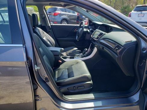 Used 2017 Honda Accord EX-L image 18
