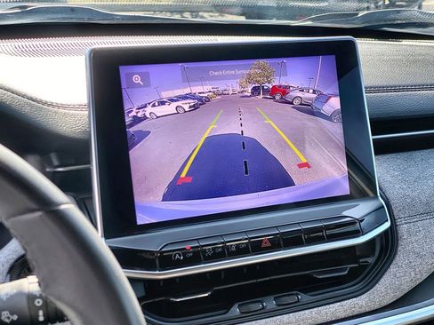 Used 2023 Jeep Compass Latitude image 6