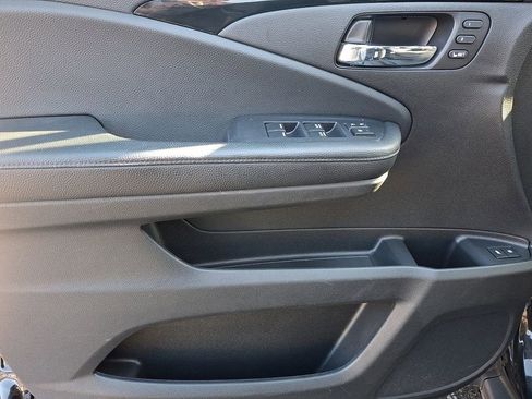 Used 2020 Honda Pilot Touring image 12