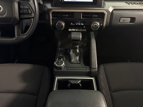Used 2025 Toyota Tacoma SR5 AWD/4WD image 22