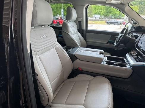 Used 2025 Ford Expedition Platinum w/ Platinum Ultimate Package AWD/4WD image 24