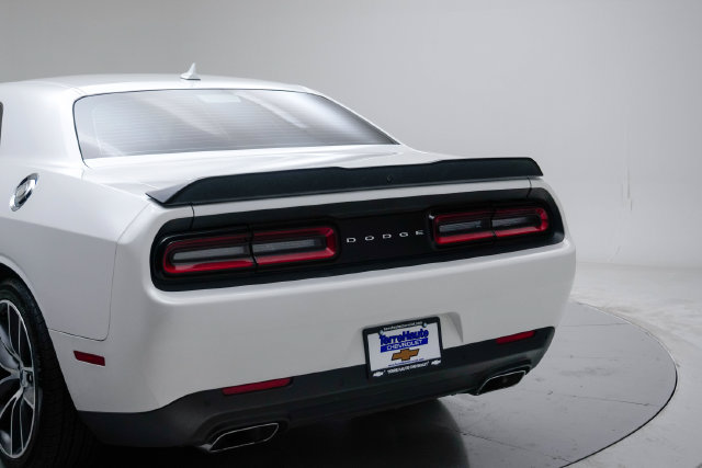 Used 2017 Dodge Challenger R/T Scat Pack w/ Leather Interior Group RWD image 4