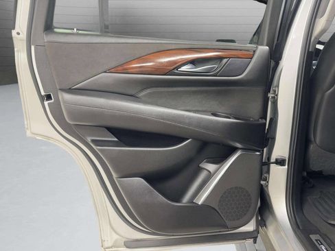 Used 2015 Cadillac Escalade Premium image 15