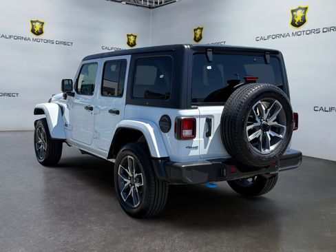 Used 2024 Jeep Wrangler Unlimited AWD/4WD image 3