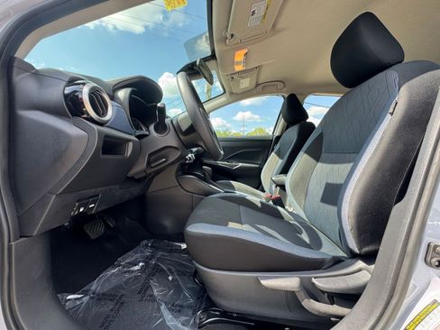 Used 2025 Nissan Versa SV image 23