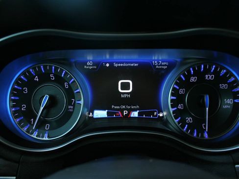 Used 2017 Chrysler 300 Limited RWD image 21