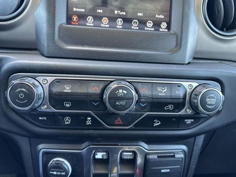 Used 2020 Jeep Wrangler Sport image 19