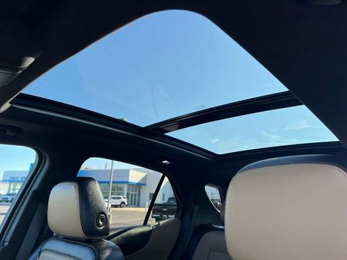 Used 2023 Chevrolet Equinox Premier image 11