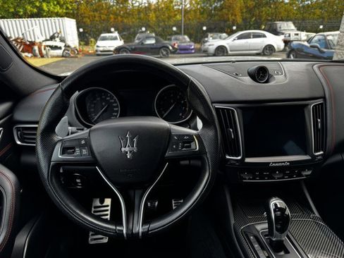 Used 2018 Maserati Levante GranSport image 23