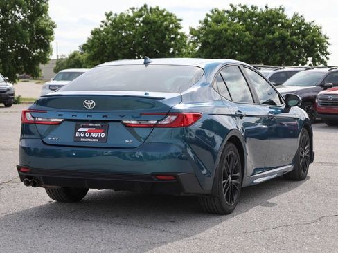 Used 2025 Toyota Camry SE FWD image 9